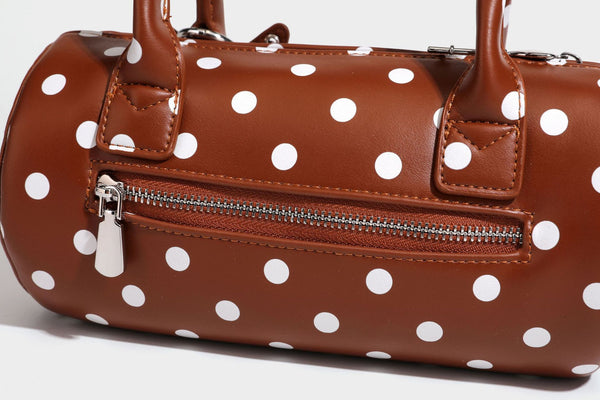 Glänzende gepunktete Barrel-Bag mit abgerundeten Henkeln, Sternanhänger und abnehmbarem Crossbody-Riemen, Detailansicht 40