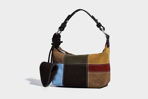 Kompakte Patchwork-Schultertasche mit geknotetem dunklem Henkel, mehrfarbigen Partien in Braun, Beige, Senfgelb, Oliv, Burgunderrot, Schwarz und