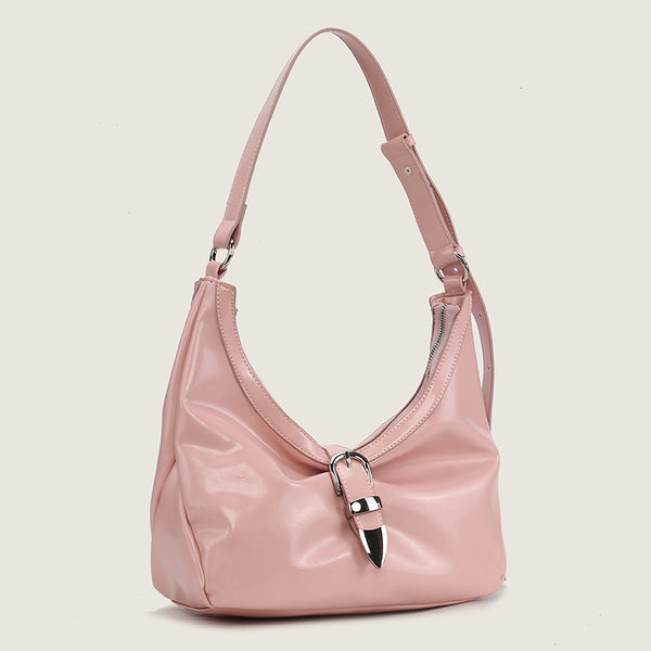 Glänzende Hobo-Schultertasche in Lederoptik mit silberfarbenem Schnallenverschluss und verstellbarem Riemen, Detailansicht 2