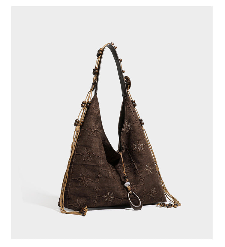 Dunkelbraune bestickte Hobo-Tote-Bag mit Schulterriemen in Lederoptik und Perlen, geknoteten Quastenbändern und ovalen Ringbeschlägen