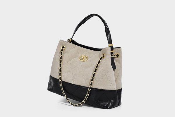 Gesteppte zweifarbige Schulter-Tote-Bag mit goldfarbenem Kettenriemen und ineinandergreifendem Ringemblem im apricot-schwarzen Colorblocking, Detail