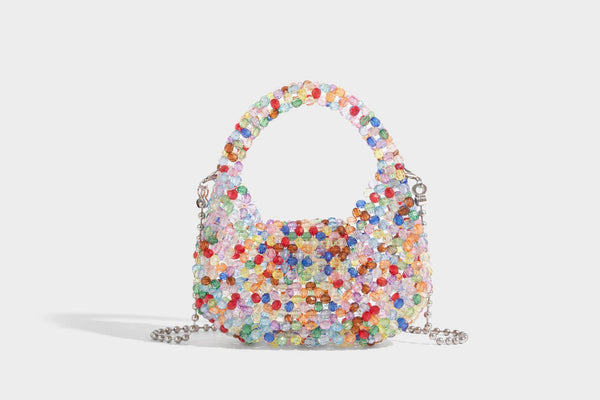 Kleine, abgerundete Hobo-Bag mit facettierten, durchscheinenden Perlen in Kristalloptik, passendem Perlenhenkel oben und silberfarbenen Details