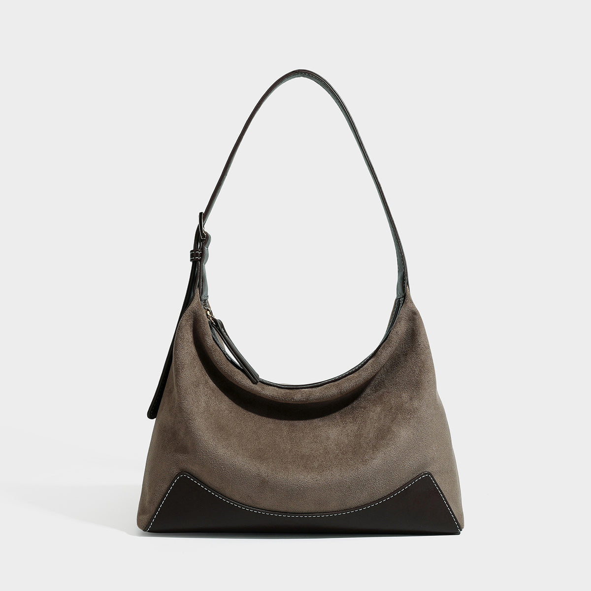 Lässige Hobo-Schultertasche in Wildlederoptik und warmem Braun mit dunklem Besatz in Lederoptik, geschwungenem Reißverschluss und langem, Detail