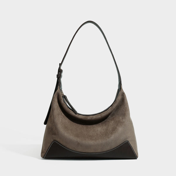 Lässige Hobo-Schultertasche in Wildlederoptik und warmem Braun mit dunklem Besatz in Lederoptik, geschwungenem Reißverschluss und langem, Detail