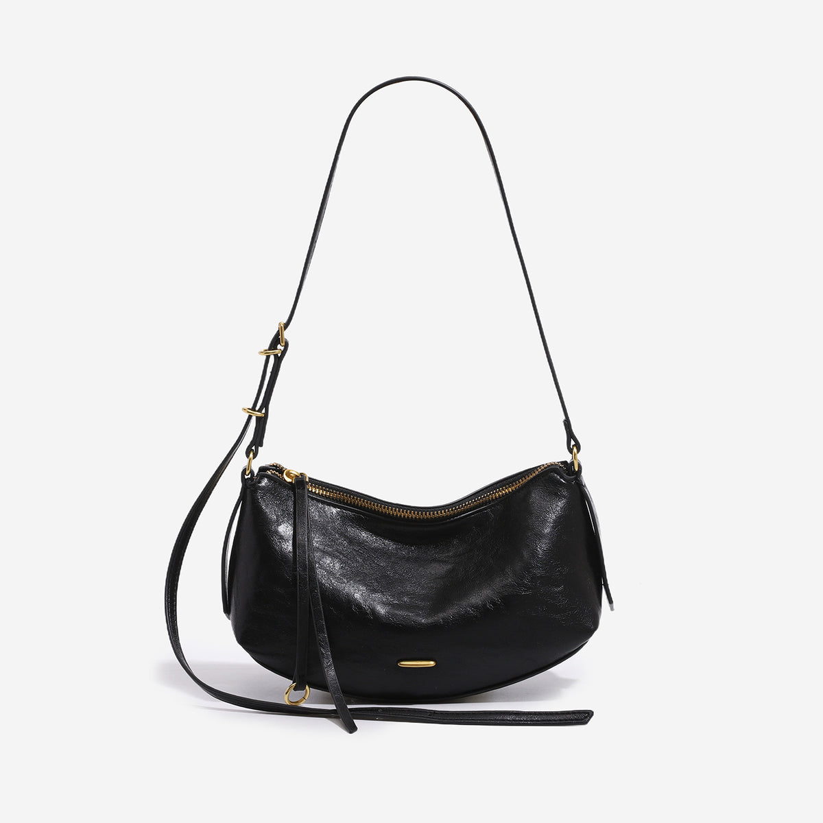 Halbmondförmige Sattel-Crossbody-Tasche mit Reißverschluss oben, verstellbarem Riemen und Beschlägen in Goldoptik, Detailansicht 6