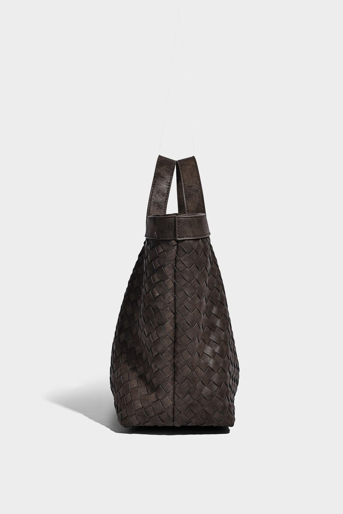 Große, formstabile Tote-Bag in Lederoptik mit gewebter Struktur und passender kleiner Tasche in Dunkelbraun, zwei Henkeln und verstellbarem