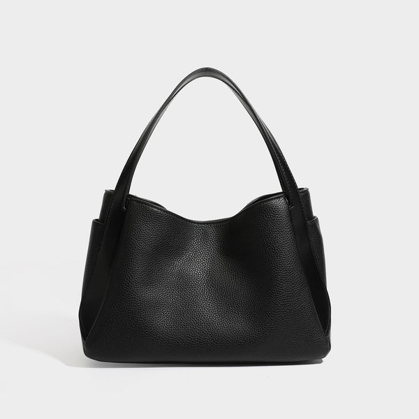 Schwarze Tote-Bag in genarbter Lederoptik mit kürbisförmigen Beschlägen in Goldoptik, zwei Tragegriffen und abnehmbarem Crossbody-Schulterriemen, Detailansicht