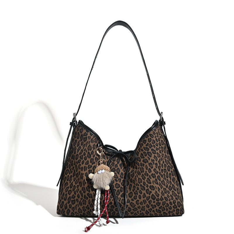 Lässige Hobo-Tasche mit braun-schwarzem Leopardenmuster, Schleifen-Kordelzug, schwarzem Lederimitatbesatz und silberfarbener Niete