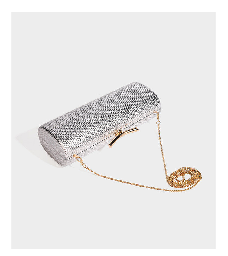 Strukturierte metallische Abend-Clutch mit gewebter Optik, geschwungenem goldfarbenem Kiss-Lock-Verschluss und abnehmbarem schmalem goldfarbenem Kettenriemen