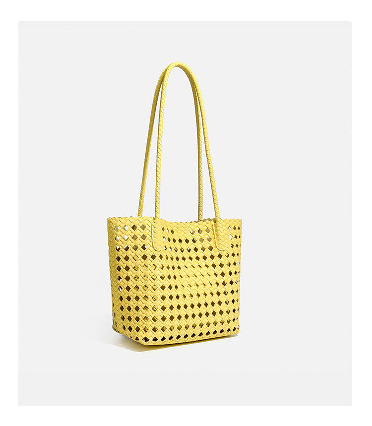Chartreusefarbene, durchbrochen geflochtene Tote-Bag mit langen geflochtenen Schulterriemen und gewelltem oberen Rand, Detailansicht 24