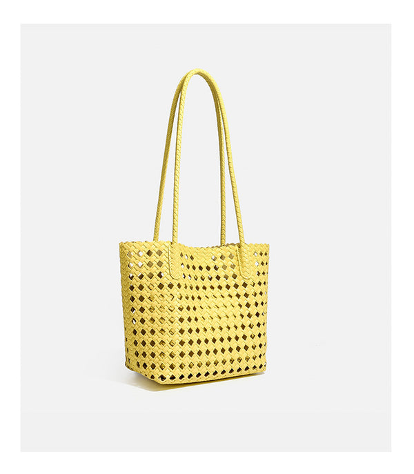 Chartreusefarbene, durchbrochen geflochtene Tote-Bag mit langen geflochtenen Schulterriemen und gewelltem oberen Rand, Detailansicht 24