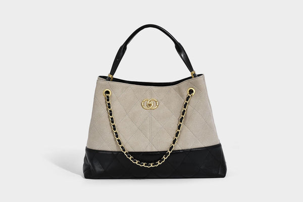 Gesteppte zweifarbige Schulter-Tote-Bag mit goldfarbenem Kettenriemen und ineinandergreifendem Ringemblem im apricot-schwarzen Colorblocking, Detail
