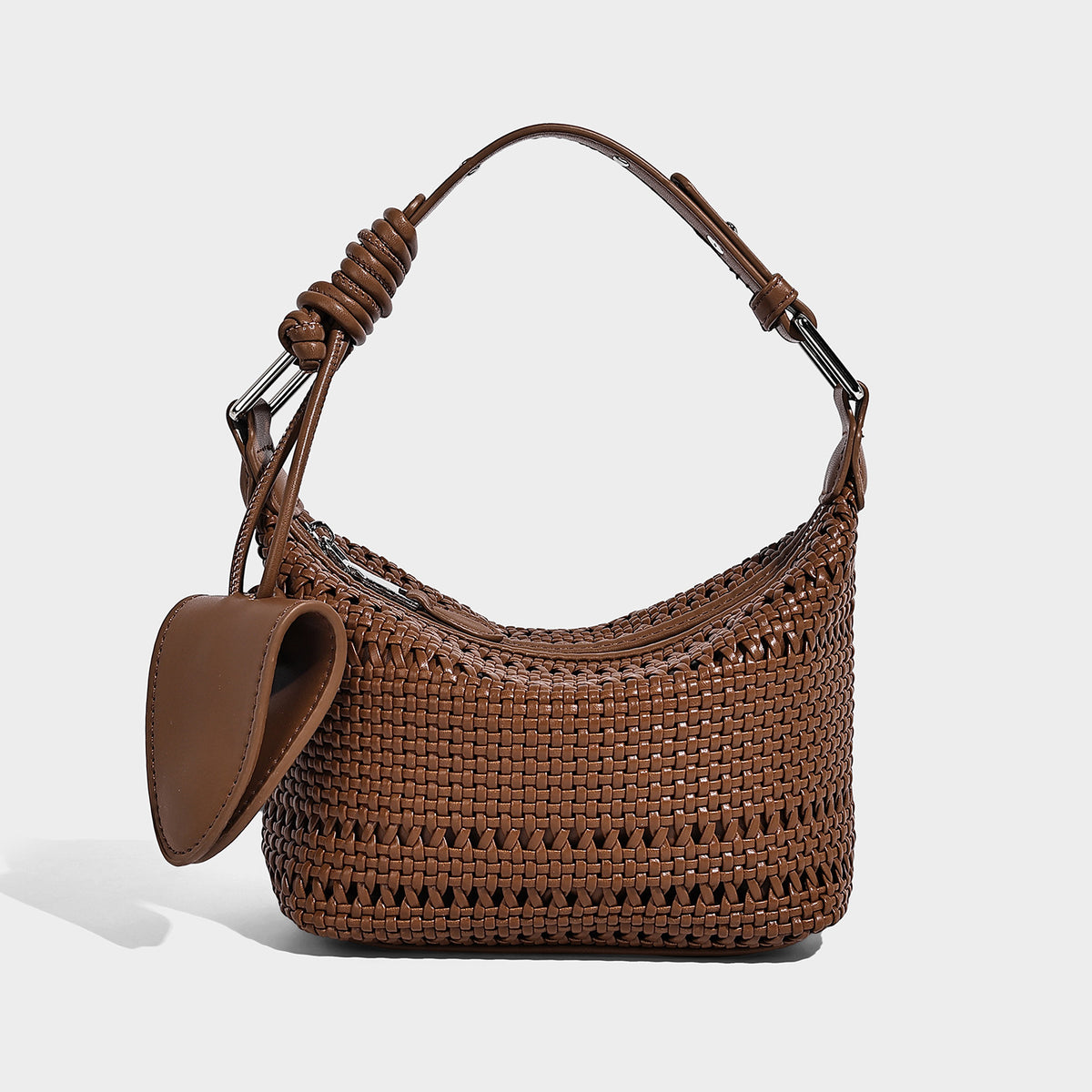 Kleine gewebte Hobo-Schultertasche in Gitteroptik mit sichelförmiger Silhouette, Reißverschluss oben, silberfarbenen Beschlägen und verstellbarem, Detail