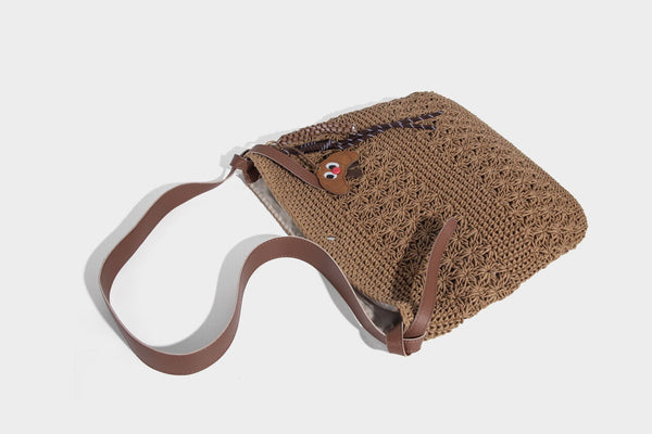 Lässige, gewebte Häkelschultertasche mit verstellbarem Schulterriemen in Cognac-Lederoptik und Druckknopfverschluss, Detailansicht 31
