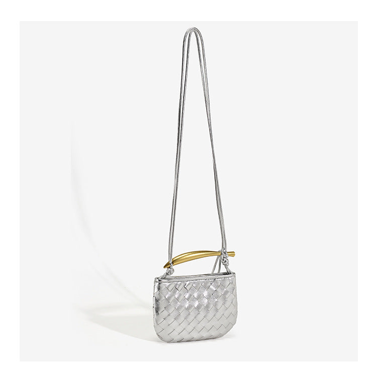 Mini-Crossbody-Etui mit gewebter Rautenstruktur, geschwungenem Bügelgriff in Goldoptik und schmalem Kordelriemen, Detailansicht 13