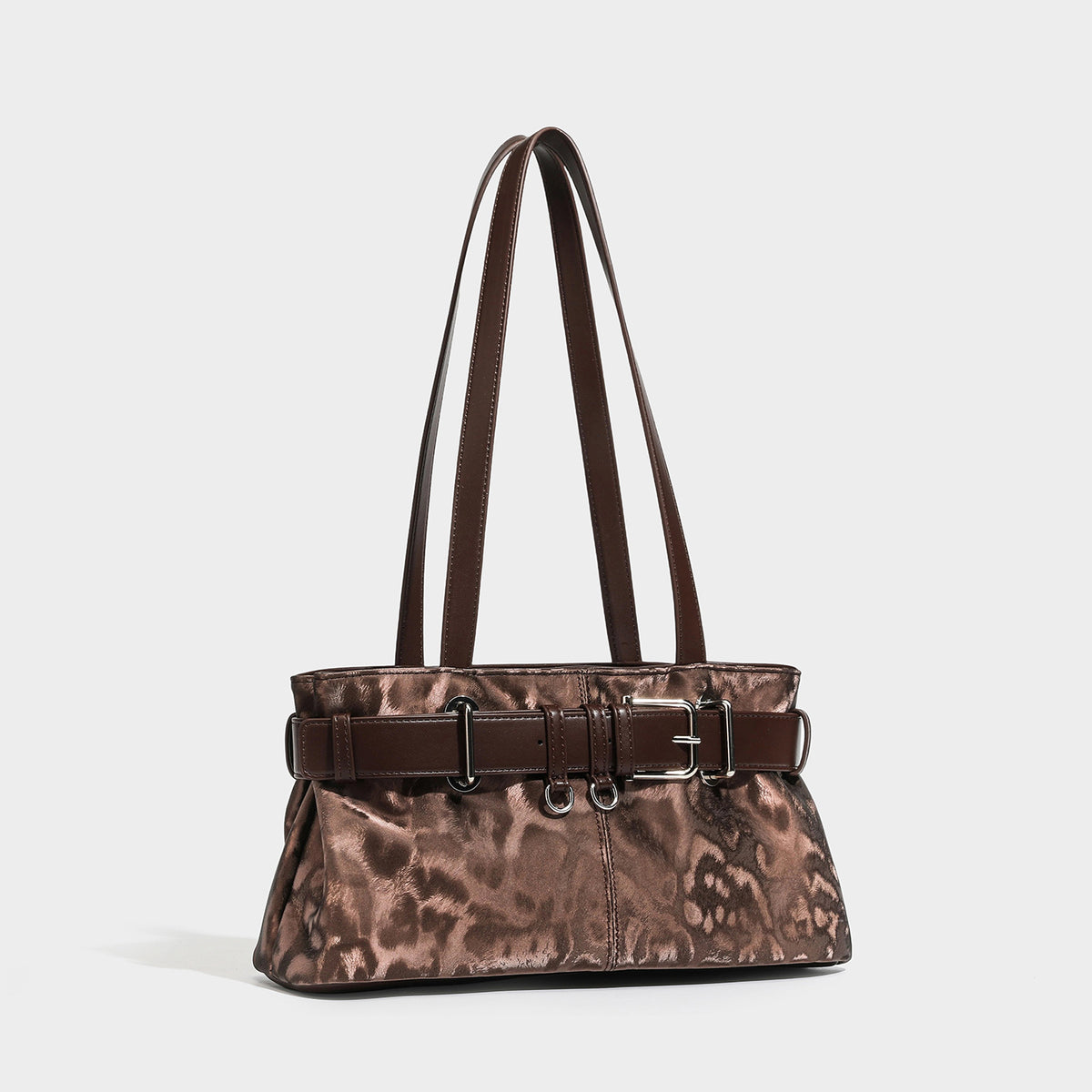 Schultertasche mit Leopardenmuster, brauner Lederoptik-Besatz, vorderem Detail mit Gürtelschnalle, silberfarbenen Beschlägen und langen