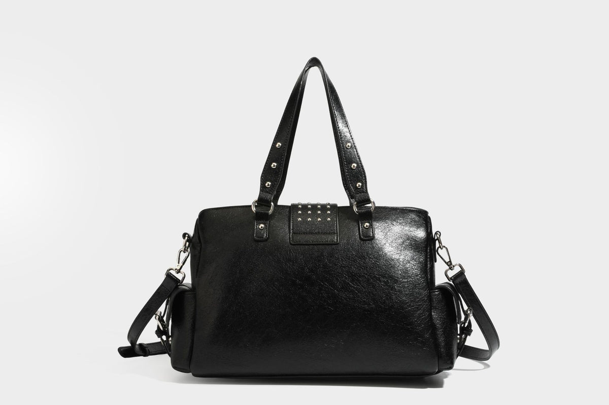 Strukturierte Moto-Satchel mit Nieten, Schnallenriemen, zwei Tragegriffen und abnehmbarem Crossbody-Riemen aus glattem Material mit Detail