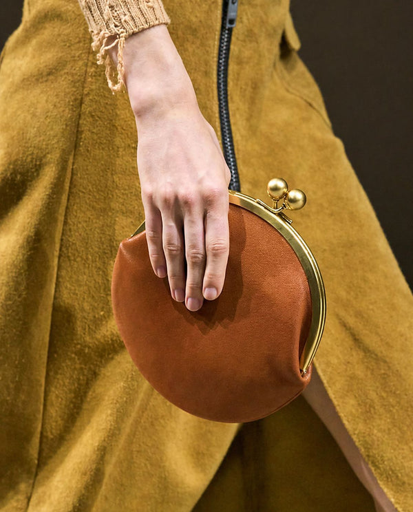 Runde Clutch mit Kiss-Lock-Verschluss, goldfarbenem Rahmen und Kugelknöpfen, Detailansicht 17
