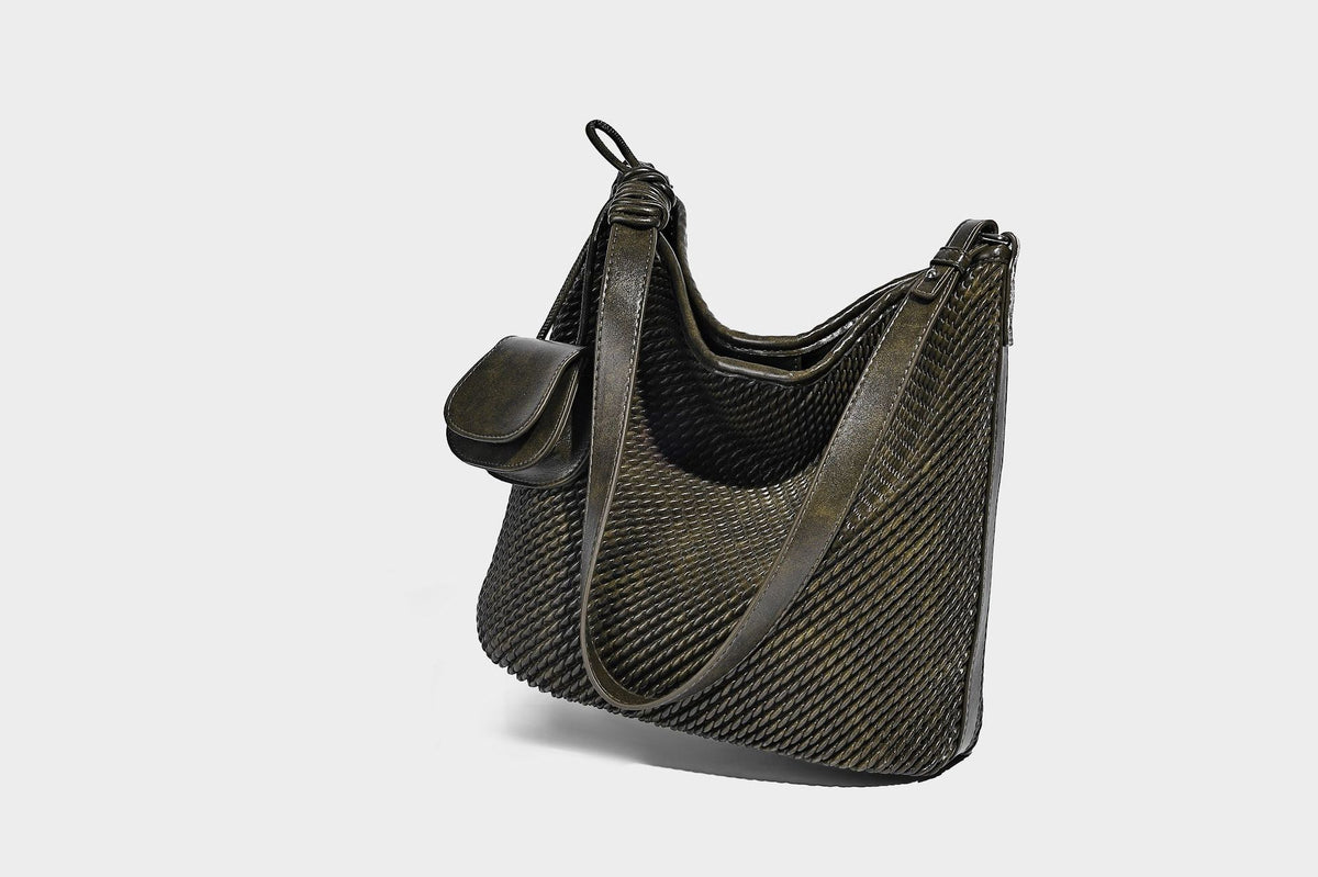 Große, weich fallende Hobo-Schultertasche mit Webstruktur in Braun, mit Mini-Tasche mit Überschlag und schmalem Knotenträger, Detailansicht 15