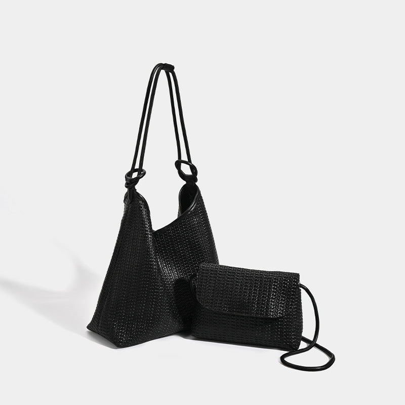 Weich fallende Tote-Bag in gewebter, geprägter Lederoptik mit schmalen, geknoteten Schulterriemen in Trapezform, Detailansicht 6