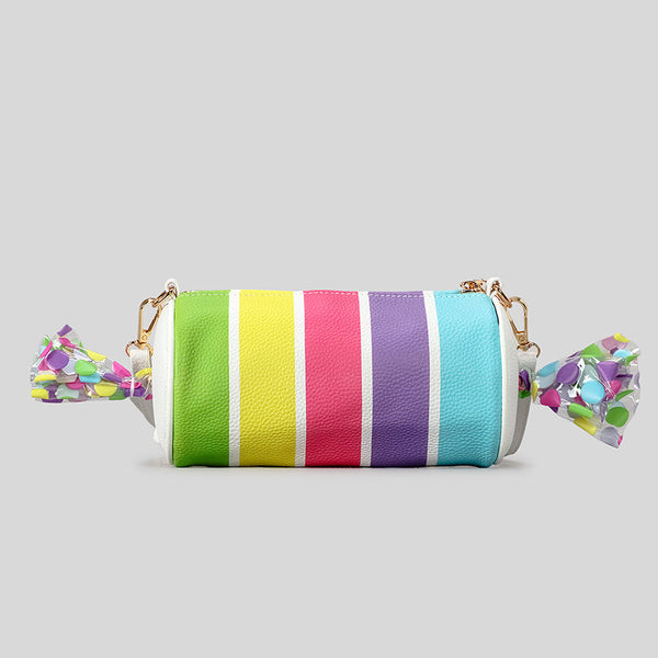 Regenbogen-gestreifte Candy-Fass-Crossbody-Tasche mit transparenten, gedrehten Enden, weißem verstellbarem Trageriemen und goldfarbenen Beschlägen, Detailansicht