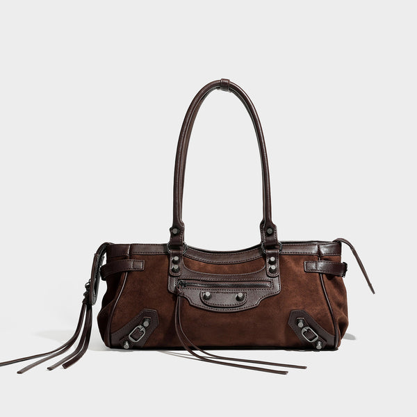 Strukturierte Vintage-Schultertasche im Moto-Stil mit matten Einsätzen in Velourslederoptik, Besatz in Lederoptik, dunkel silberfarbenen Nieten und vorderem Reißverschluss