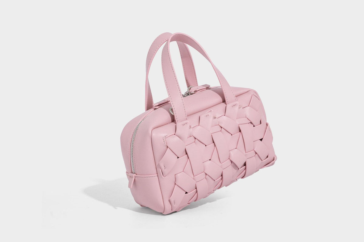 Kleine, strukturierte wandelbare Henkeltasche mit gewebten Einsätzen, kontrastierender Paspelierung, silberfarbenem Reißverschluss und abnehmbarem, Detail