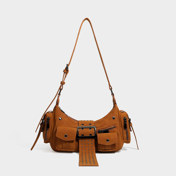 Braune Schultertasche in matter Velourslederoptik mit Gunmetal-Nieten, vorderer Schnallenlasche, aufgesetzten Klappentaschen und verstellbarem Crossbody-Riemen