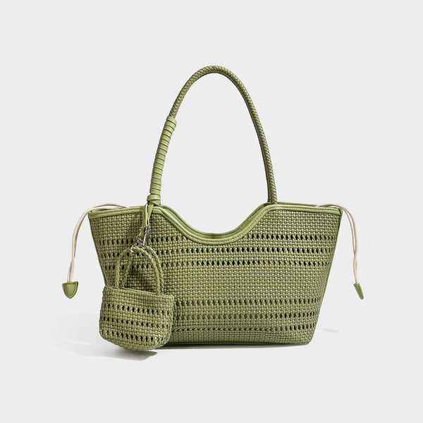 Formstabile Flecht-Tote-Bag in Dunkelbraun mit geflochtenen Henkeln, seitlichen Kordelzügen und befestigtem Mini-Etui aus Flechtmaterial mit