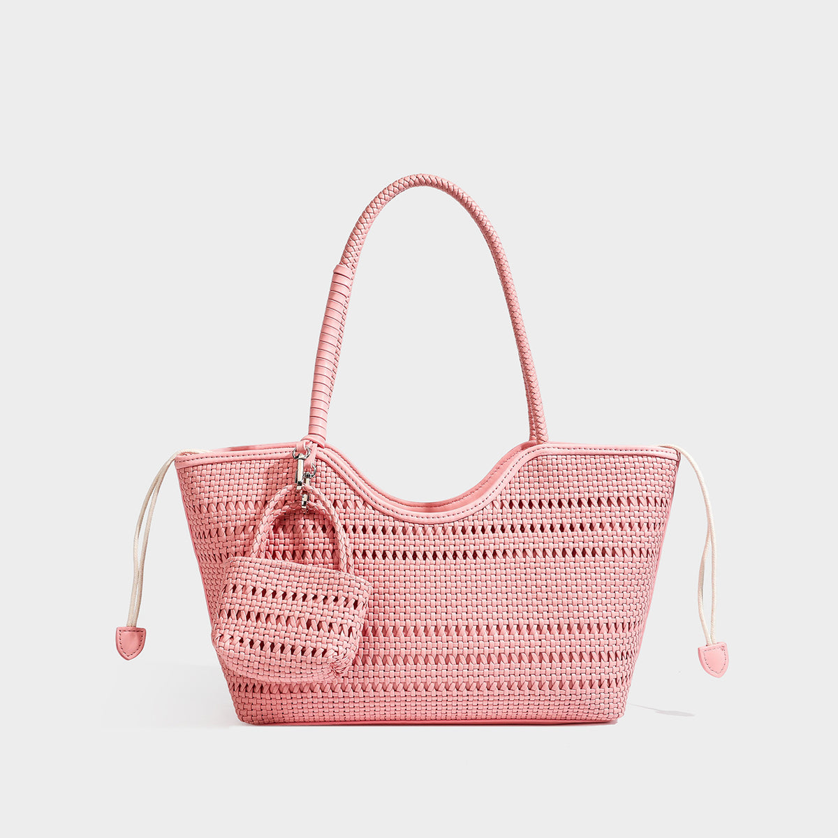 Dunkelbraune gewebte Tote-Tasche in Lederoptik mit geflochtenen Henkeln, Kordelzugverschluss und befestigtem gewebtem Mini-Etui, Detailansicht