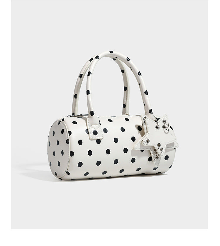 Glänzende Tasche in Zylinderform mit Polka-Dot-Muster, abgerundeten Tragegriffen, Sternanhänger und abnehmbarem Crossbody-Riemen, Detailansicht 16