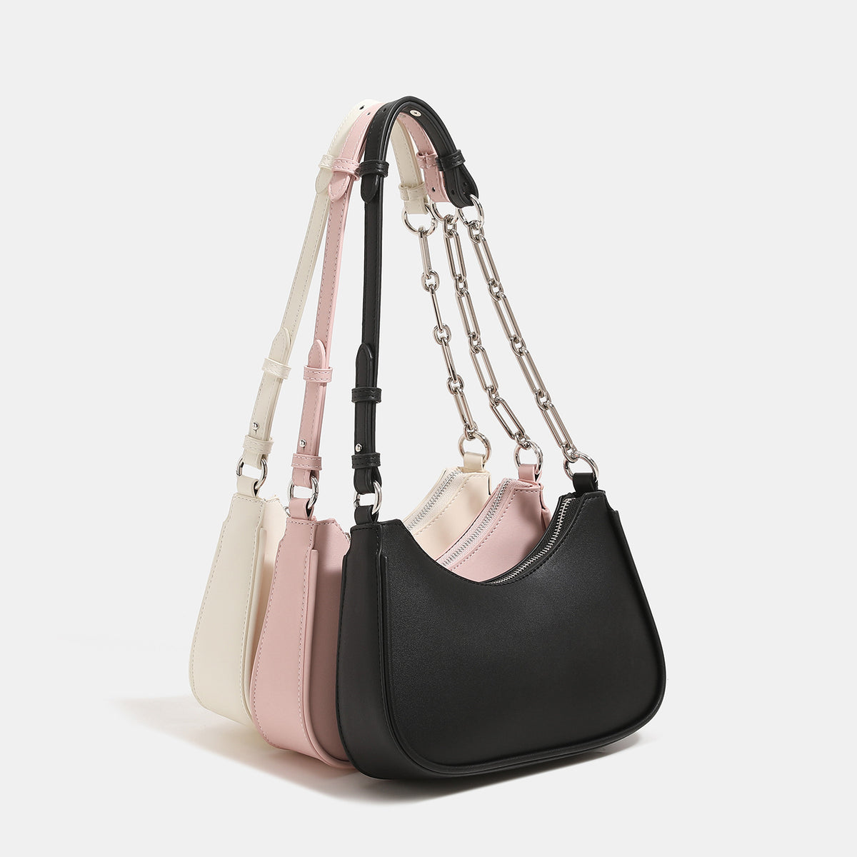 Mini-Schultertasche in Halbmondform mit verstellbarem Ketten- und Lederriemen und silberfarbenen Metalldetails, Detailansicht 3