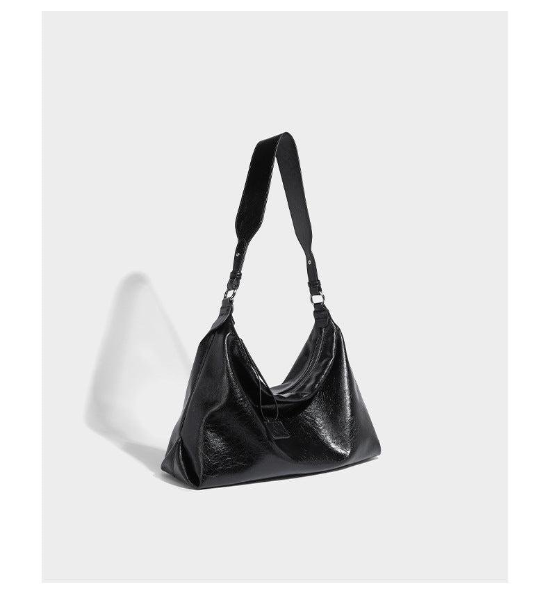 Weiche Hobo-Schultertasche mit glänzender Crinkle-Oberfläche, Reißverschluss oben und verstellbarem Riemen, Detailansicht 9