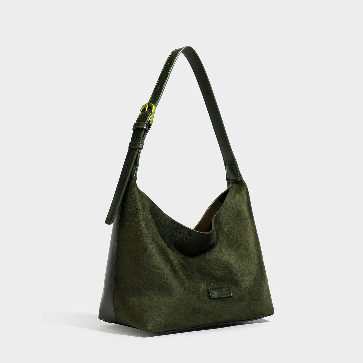 Dunkelbraune, weich fallende Hobo-Schultertasche mit strukturiertem Körper in Veloursleder-Optik, glatten Besätzen in Leder-Optik und Beschlägen in Antikgoldoptik, Detailansicht