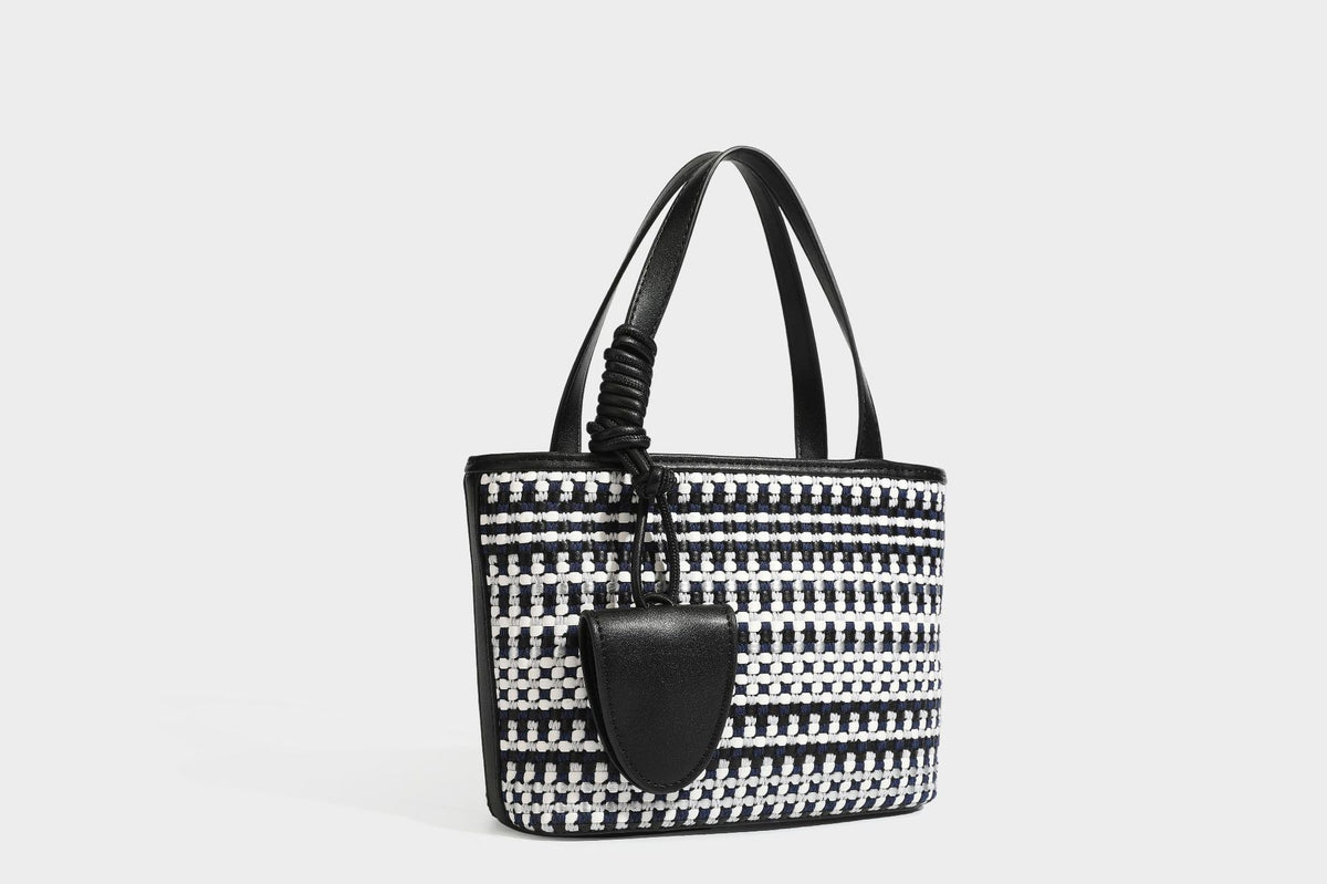 Kleine, strukturierte, gewebte Tote-Bag mit Karomuster, glatten Besätzen in Lederoptik, zwei Tragegriffen, abnehmbarem Schulterriemen und