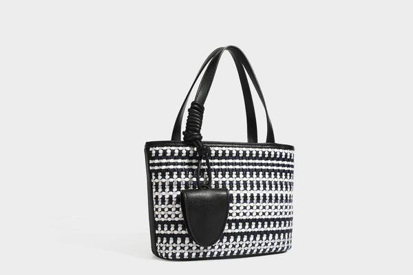 Kleine, strukturierte, gewebte Tote-Bag mit Karomuster, glatten Besätzen in Lederoptik, zwei Tragegriffen, abnehmbarem Schulterriemen und