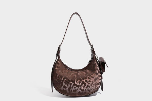Crescent-Hobo-Schultertasche mit braunem Leopardenmuster, silbernen Nieten, Ösenbesatz, verstellbarem Riemen und abnehmbarem Mini