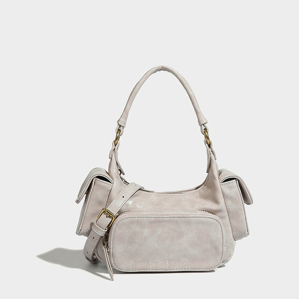 Lässig fallende Schultertasche mit mehreren Fächern in Lederoptik, Used-Finish, vorderer Reißverschlusstasche, seitlichen Pattentaschen und goldfarbenen