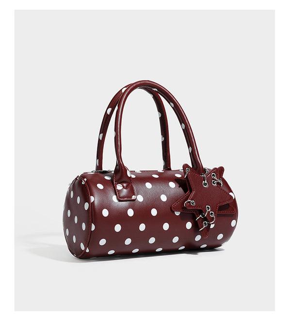 Glänzende Tasche in Zylinderform mit Polka-Dot-Muster, abgerundeten Tragegriffen, Sternanhänger und abnehmbarem Crossbody-Riemen, Detailansicht 15