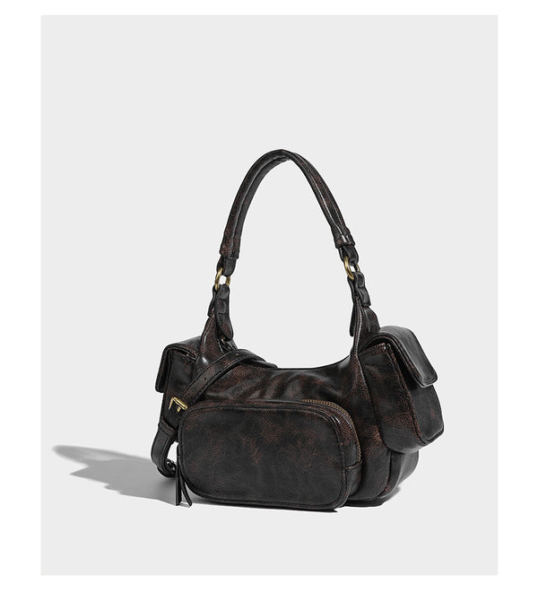 Formlose Schultertasche in Lederoptik mit mehreren Fächern, Used-Finish, vorderer Reißverschlusstasche, seitlichen Klappentaschen und goldfarbenem