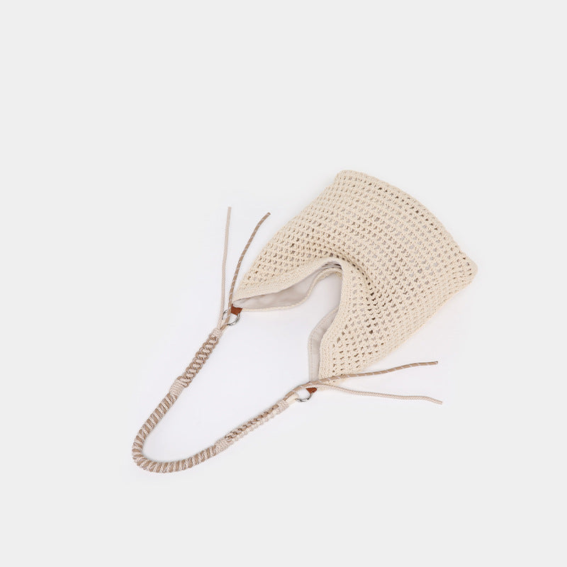 Große gewebte Hobo-Schultertasche in Creme mit geflochtenem Kordelriemen und silberfarbenen Ringdetails, Detailansicht 4