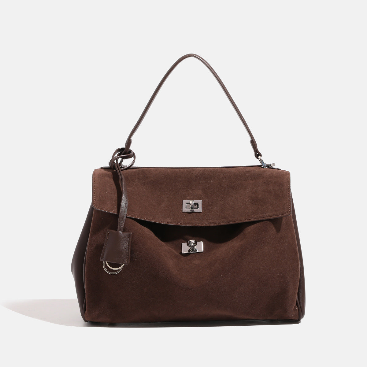 Strukturierte Satchel-Bag in Wildlederoptik mit Überschlag, dunkelbrauner Farbe, Drehverschluss und geknotetem Tragegriff, Detailansicht 9