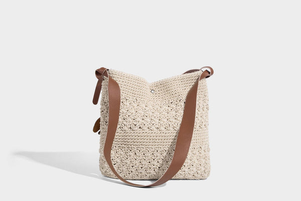 Lässige, gewebte Häkelschultertasche mit verstellbarem Schulterriemen in Cognac-Lederoptik und Druckknopfverschluss, Detailansicht 19