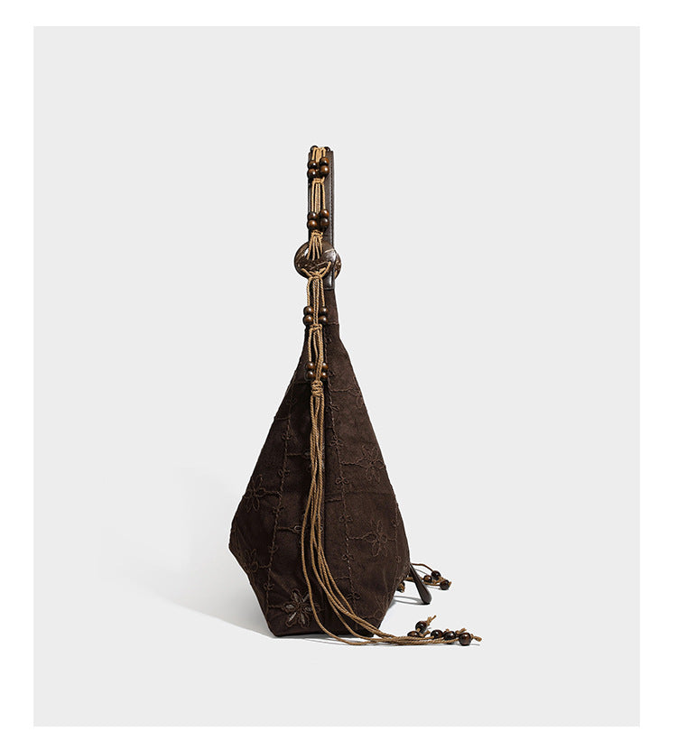 Dunkelbraune bestickte Hobo-Tote-Bag mit Schulterriemen in Lederoptik und Perlen, geknoteten Quastenbändern und ovalen Ringbeschlägen