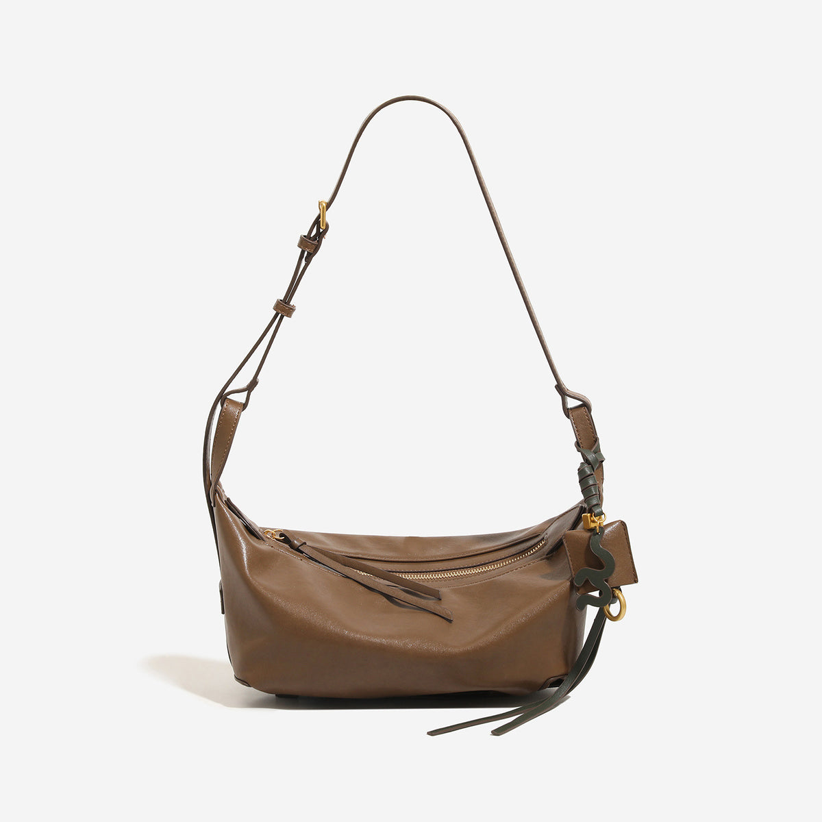 Weich fallende, halbmondförmige Hobo-Schultertasche mit glatter Lederoptik, Reißverschluss oben und goldfarbenen Beschlägen, Detailansicht