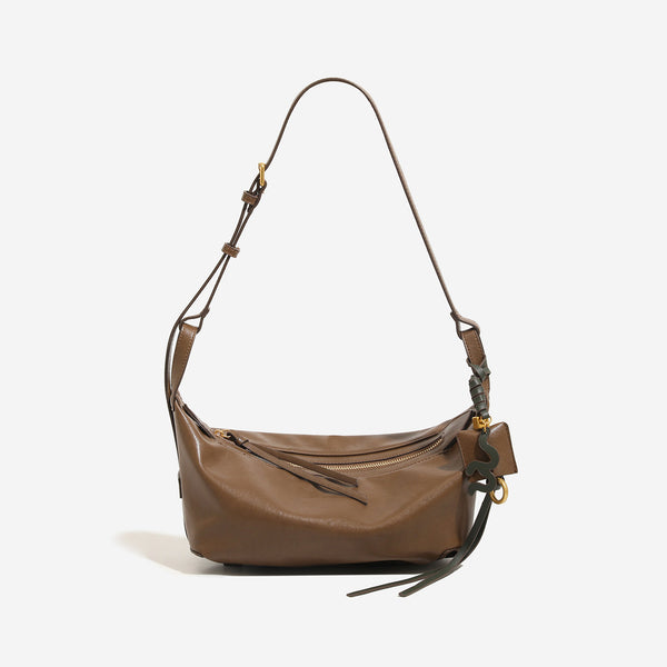 Weich fallende, halbmondförmige Hobo-Schultertasche mit glatter Lederoptik, Reißverschluss oben und goldfarbenen Beschlägen, Detailansicht