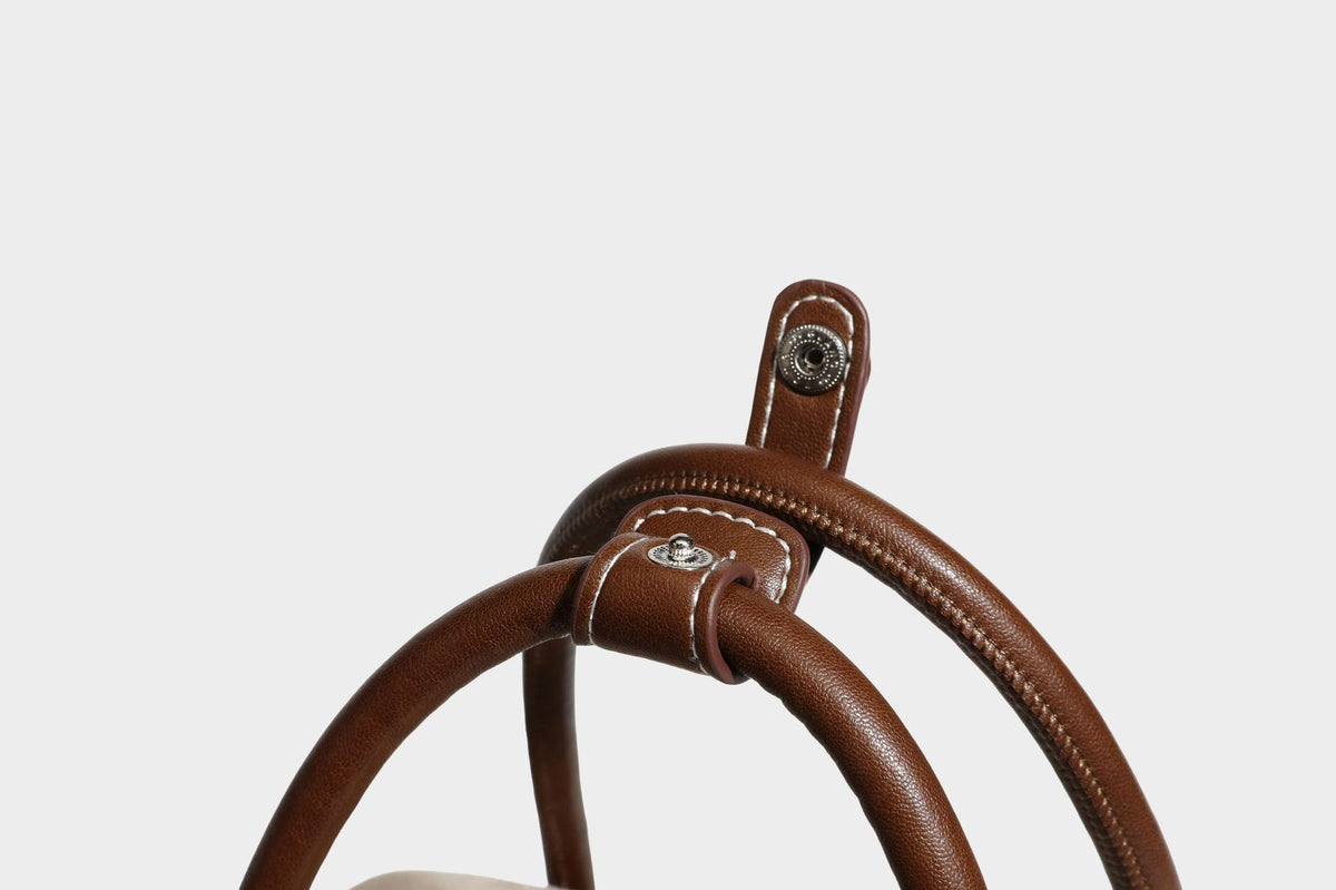 Kleine, strukturierte Henkeltasche aus Patchwork in Farbblöcken aus Beige, Camel, Braun und Rost mit dunkelbrauner Einfassung, herzförmigem