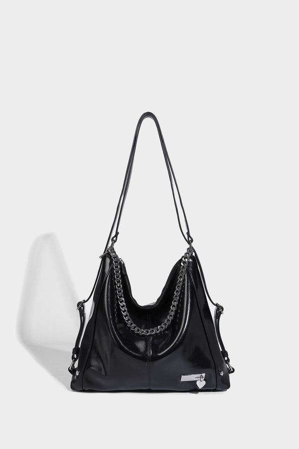 Glänzend schwarze Hobo-Shopper-Tasche mit silberfarbenem Kettenakzent, Reißverschluss oben und langen Schulterriemen, Detailansicht 28