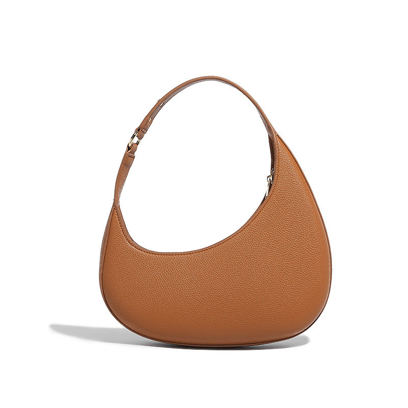 Halbmond-Schultertasche mit genarbter Oberfläche, einem Schlaufenhenkel und goldfarbenen Reißverschlussbeschlägen, Detailansicht 5