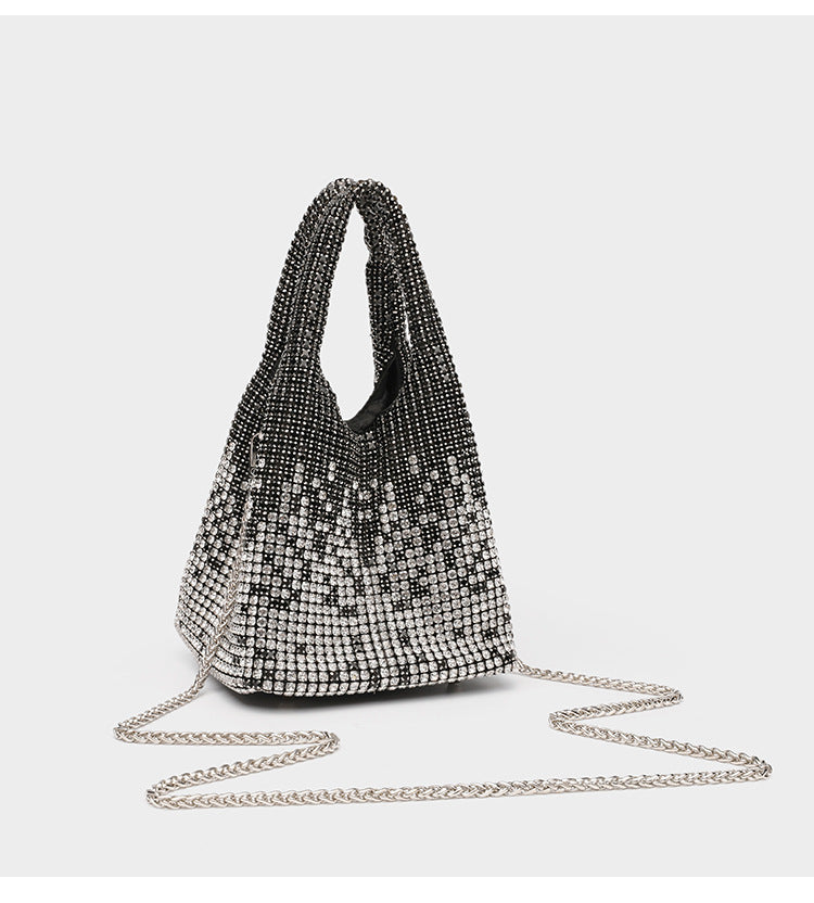 Ombré-Kristalltasche in Schwarz bis Silber mit Strasssteinen, Kettenriemen und Kristall-Tragegriffen, Detailansicht 13